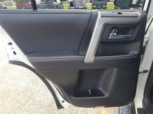 Used 2017 Toyota 4Runner SR5 Premium image 13