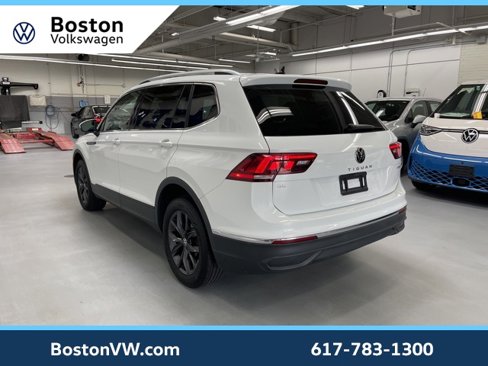 Used 2022 Volkswagen Tiguan SE w/ Panoramic Sunroof Package image 2