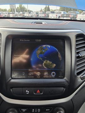 Used 2018 Jeep Cherokee Trailhawk w/ Cold Weather Group image 18
