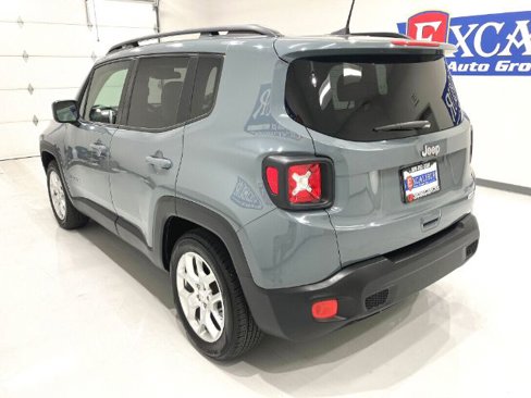 Used 2018 Jeep Renegade Latitude image 11
