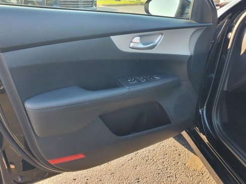 Used 2023 Kia Forte LXS image 6