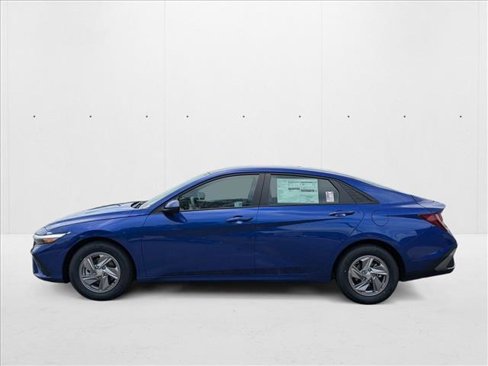 New 2025 Hyundai Elantra SE image 5