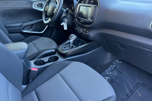 Used 2023 Kia Soul LX w/ LX Technology Package image 18
