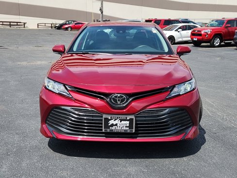 Used 2020 Toyota Camry LE image 2