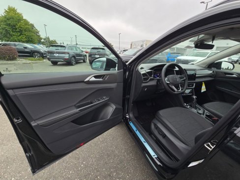 New 2025 Volkswagen Taos SE image 21