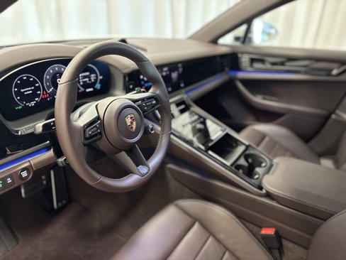New 2025 Porsche Panamera 4 image 4