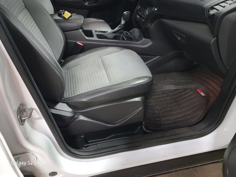 Used 2018 Ford Escape SE w/ SE Sport Appearance Package image 10