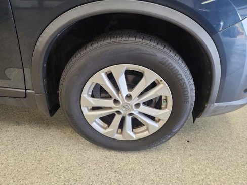 Used 2016 Nissan Rogue SV image 8
