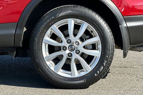 Used 2021 Nissan Rogue Sport SV image 34