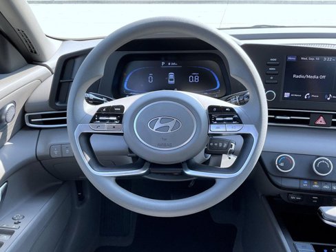 Certified 2025 Hyundai Elantra SE image 11