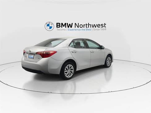 Used 2019 Toyota Corolla LE image 3