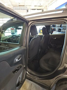 Used 2020 Jeep Renegade Sport w/ Sport Appearance Group image 27
