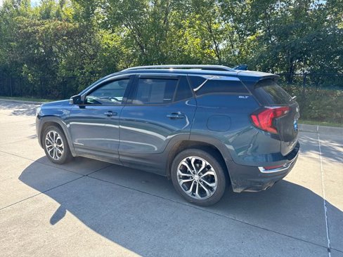Used 2020 GMC Terrain SLT w/ Preferred Package image 3