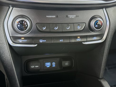 Used 2020 Hyundai Santa Fe SE image 15