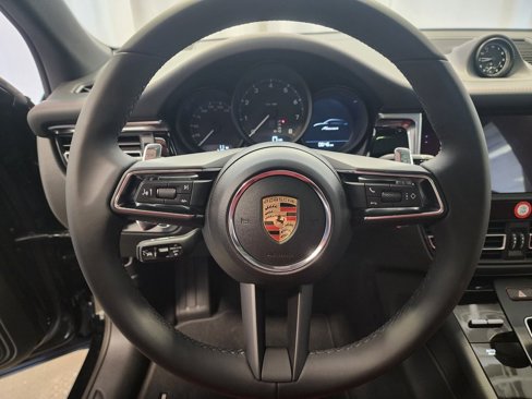 New 2025 Porsche Macan image 7