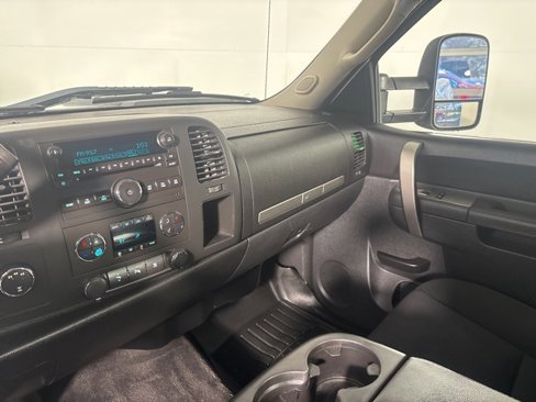 Used 2011 Chevrolet Silverado 2500 LT w/ Interior Plus Package image 11