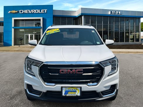 Certified 2022 GMC Terrain SLE w/ Driver Convenience Package image 2