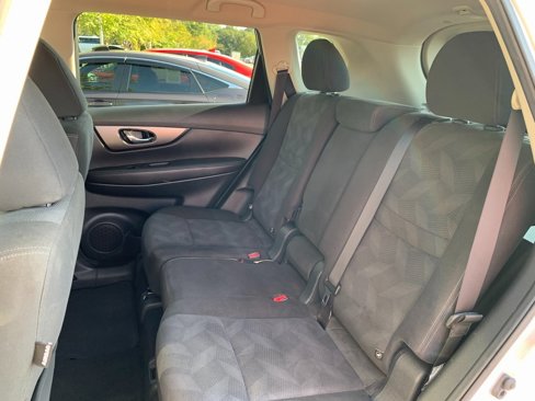 Used 2016 Nissan Rogue SV image 19