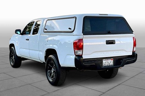 Used 2017 Toyota Tacoma SR image 11