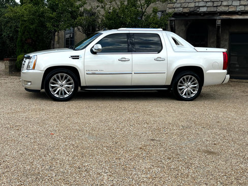 Used 2007 Cadillac Escalade EXT w/ Information Package image 3