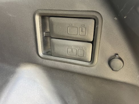 Used 2024 GMC Terrain SLE image 25