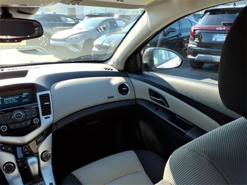 Used 2014 Chevrolet Cruze LS image 17
