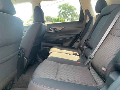Used 2018 Nissan Rogue SV w/ Premium Package image 10
