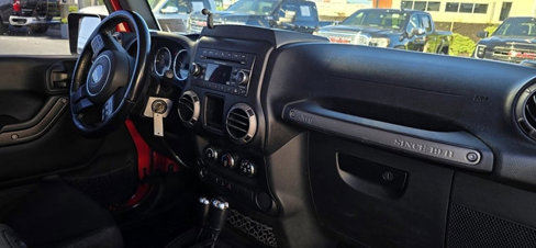 Used 2016 Jeep Wrangler Unlimited Sport w/ Connectivity Group image 15
