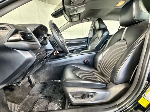 Used 2020 Toyota Camry SE image 13