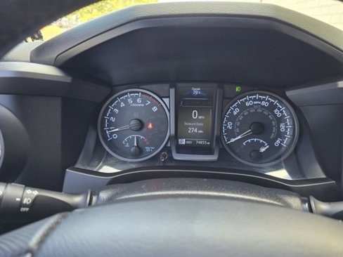 Used 2018 Toyota Tacoma TRD Sport image 27