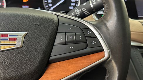 Used 2017 Cadillac XT5 Platinum w/ Driver Assist Package image 18