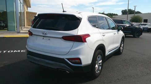 Used 2019 Hyundai Santa Fe SE image 4