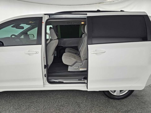 Used 2020 Toyota Sienna LE image 17