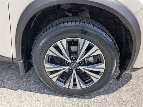 Used 2023 Nissan Rogue SV image 11