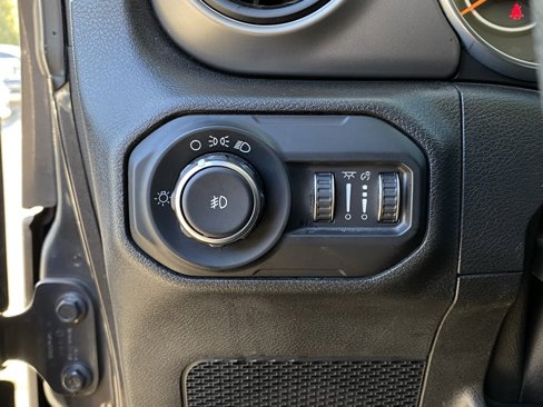 Used 2018 Jeep Wrangler Unlimited Sport image 10