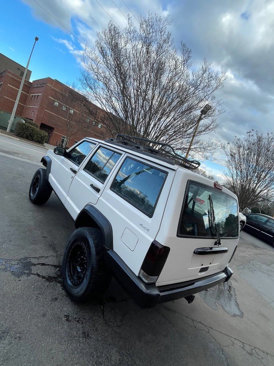 Used 2000 Jeep Cherokee Sport image 11