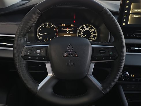 New 2025 Mitsubishi Outlander SE image 11