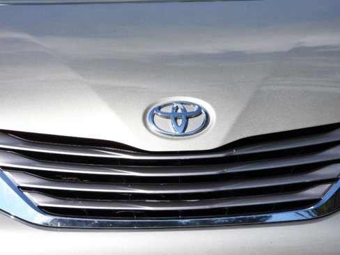 Used 2015 Toyota Sienna XLE image 23