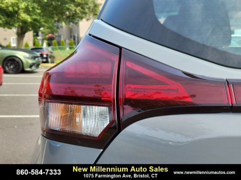 Used 2022 Nissan Kicks SV image 8