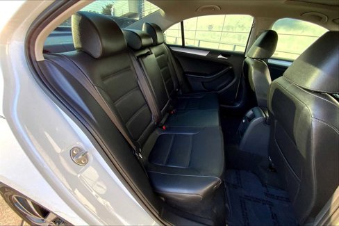 Used 2017 Volkswagen Jetta SE image 18