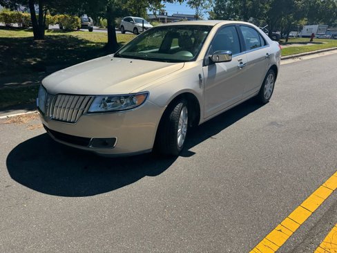 Used 2010 Lincoln MKZ image 16