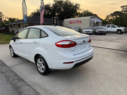 Used 2016 Ford Fiesta SE image 9
