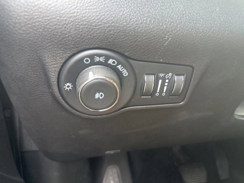Used 2023 Jeep Compass Trailhawk image 10