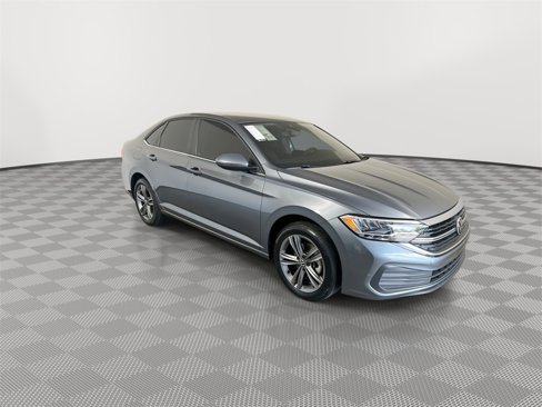 Used 2022 Volkswagen Jetta SE image 2