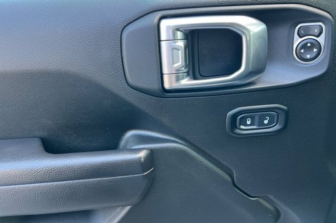 Used 2023 Jeep Wrangler Unlimited image 11