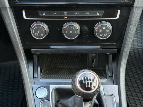 Used 2018 Volkswagen GTI SE image 16