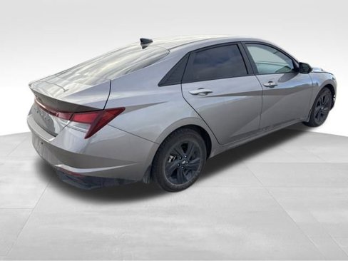 Used 2022 Hyundai Elantra SEL image 5