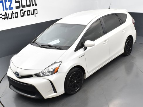 Used 2017 Toyota Prius V Two image 18
