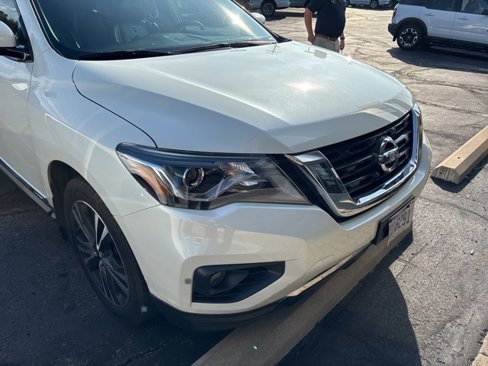 Used 2017 Nissan Pathfinder Platinum image 9