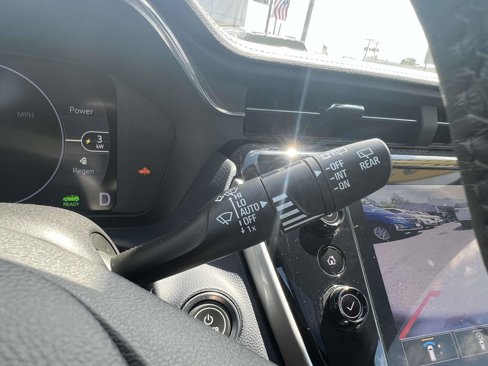 Used 2022 Chevrolet Bolt EUV Premier w/ Sun & Sound Package image 33